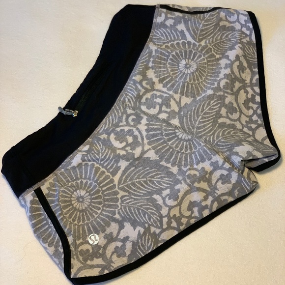 Lululemon Speed Up Shorts - Picture 2 of 2
